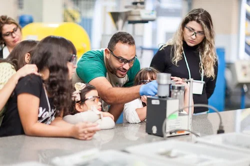 Participantes em atividade no Programa de Visitas de Famílias da Vale