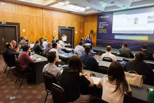 Público acompanhando palestra no Roadshow TechData Brasil