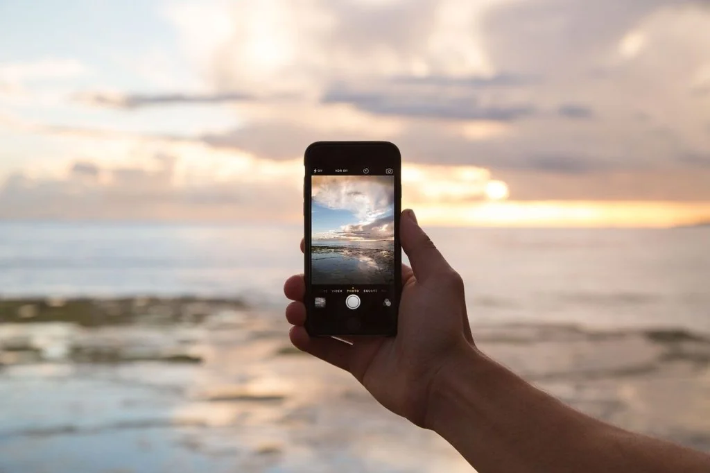 O celular fotografa como uma câmera profissional?